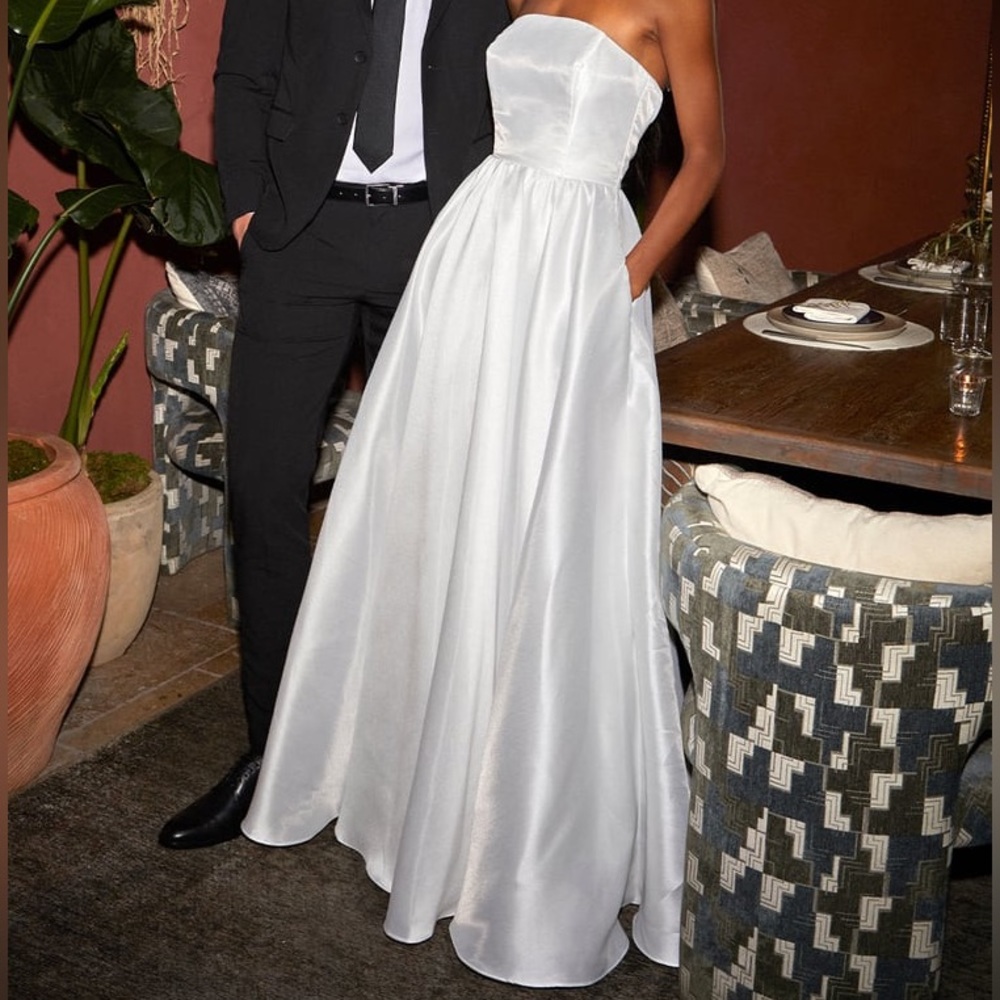 NEW Wedding Dress - Strapless with Pockets